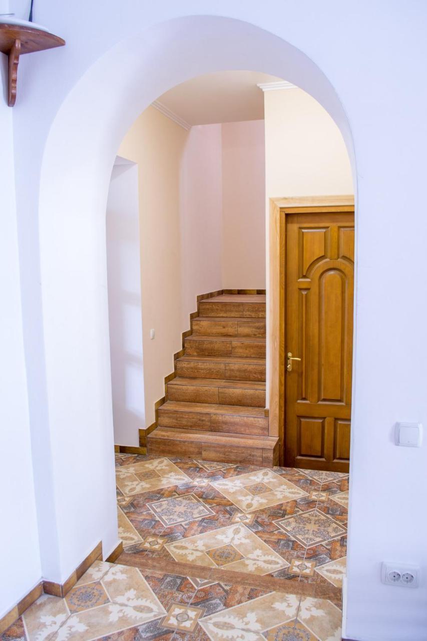 Home Hotel Kamianets-Podilskyi Exterior photo